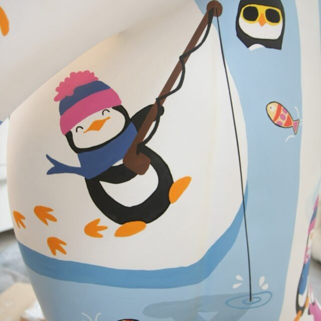 Penguin Pal update!It’s been two weeks since the trail launched, and my puzzle-loving dude is loving the attention! He is loving seeing you follow the fish, find the message and snap photos with him!Fun fact: Have you spotted two little penguins fishing in the river for letters? Here is one, see if you can spot the other when you visit!If you're in the area, come find him on the pier by @southendpier , snap a selfie, upload them onto the app, maybe hop on the train down the pier too I also love seeing all of your pics, especially sunrise and sunset ones.Links in bio.#WaddleOnSea #PenguinTrail #PublicArt #GinaBakerArt #southendcityc
#southendcity #essex #southendonsea #teamwork #leighonsea #leighonsealife #LoveWhereYouLive