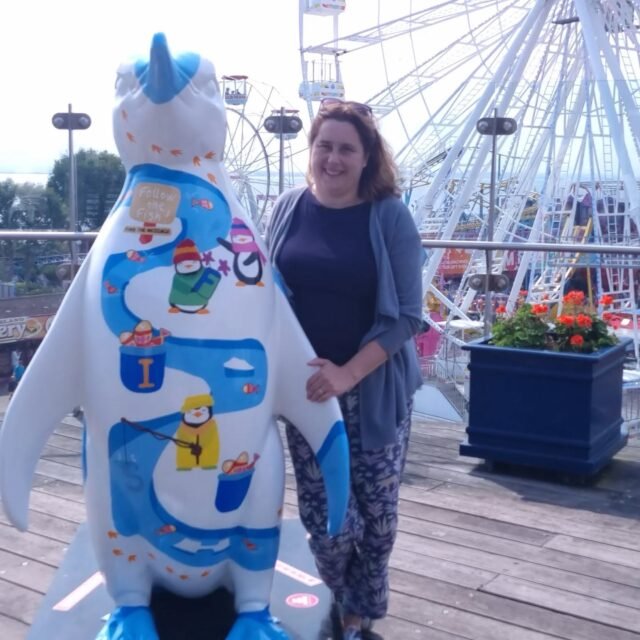 In Southend on Sea today to catch up with my penguin pal on the Waddle on Sea trail!He's having a wonderful time meeting you all! Keep saying hi, finding that secret message, voting and uploading your picsIt's a wonderful trail and I've already been to the shop!@waddleonsea #waddleonsea #southendcityc #havenshospices #southendpier #southendpierandrailway #adventureisland #essex