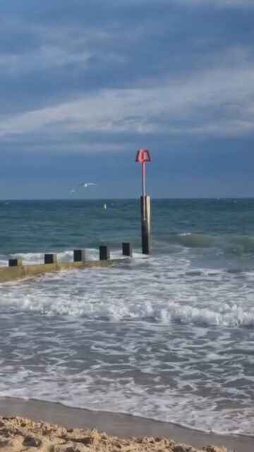 Bit blustery tonight but still gorgeous 😍#southbournebeach